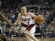 Steve Blake, here with the Blazers in 2010, returned to the team on Thursday, signing a two-year deal.