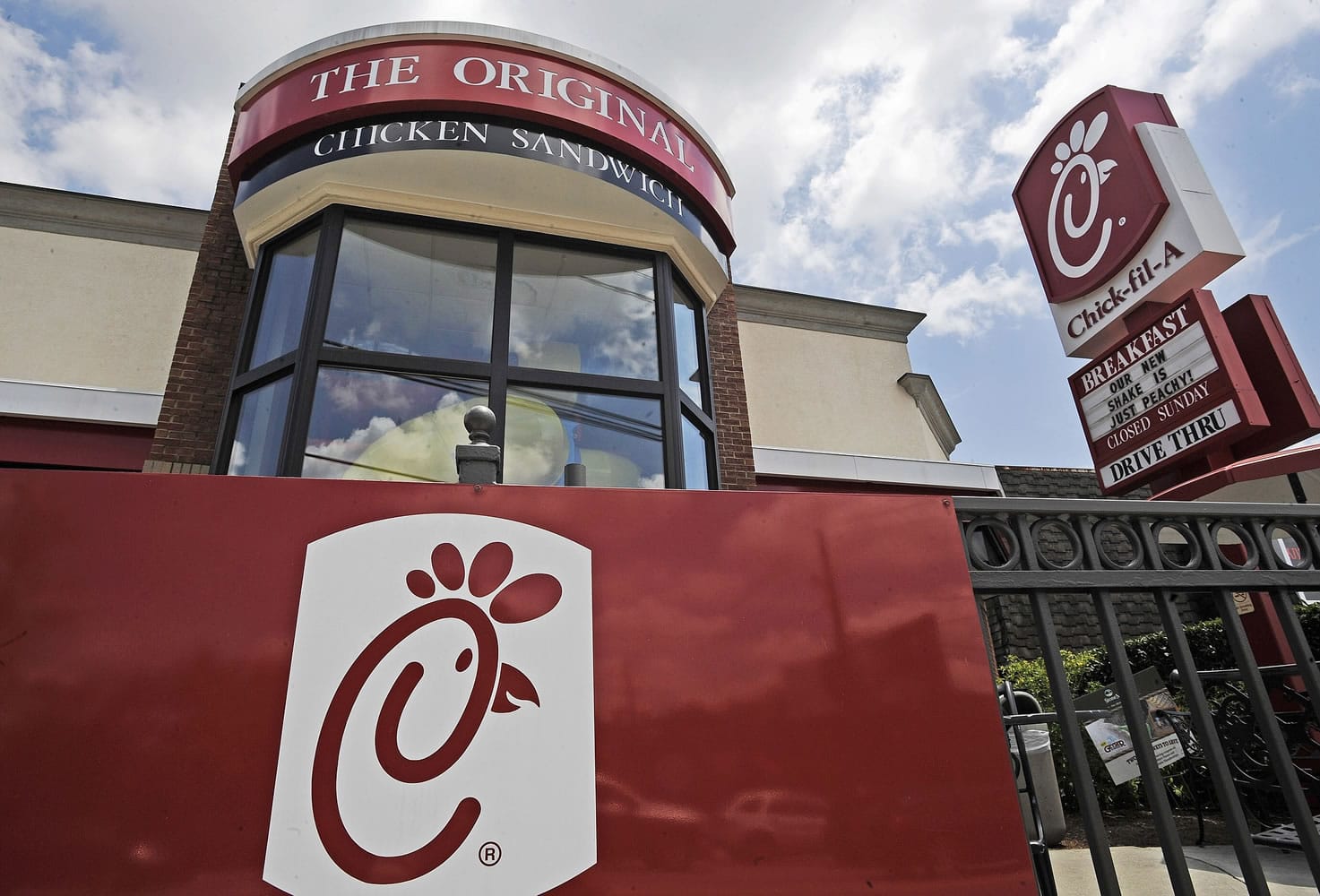 Associated Press files
Chick-fil-A, which operates more than 1,850 restaurants in 41 states and Washington D.C., is looking to expand into Oregon and Washington.