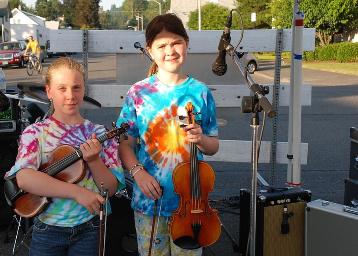 Camas: Sophia Hansen, left, and Sarah Wells-Moran