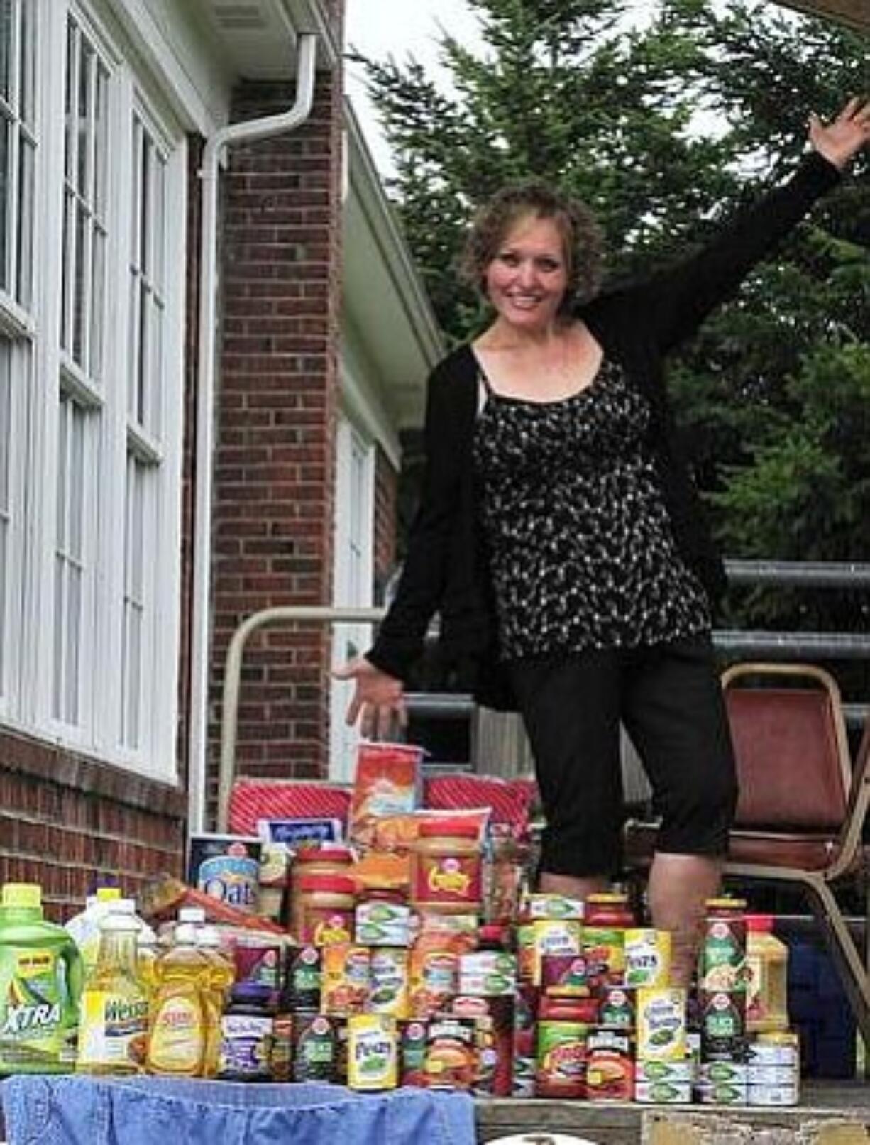 Ridgefield: Renee Kuhn lost 204 pounds -- and Weight Watchers donated the equivalent amount to the local Neighbors Helping Neighbors food bank.