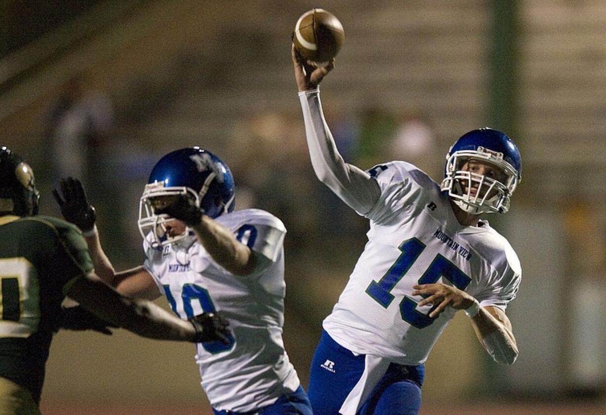 Mountain View's Ryan Hansen throws the ball against Evergreen during Friday's season-opening game at McKenzie Stadium.