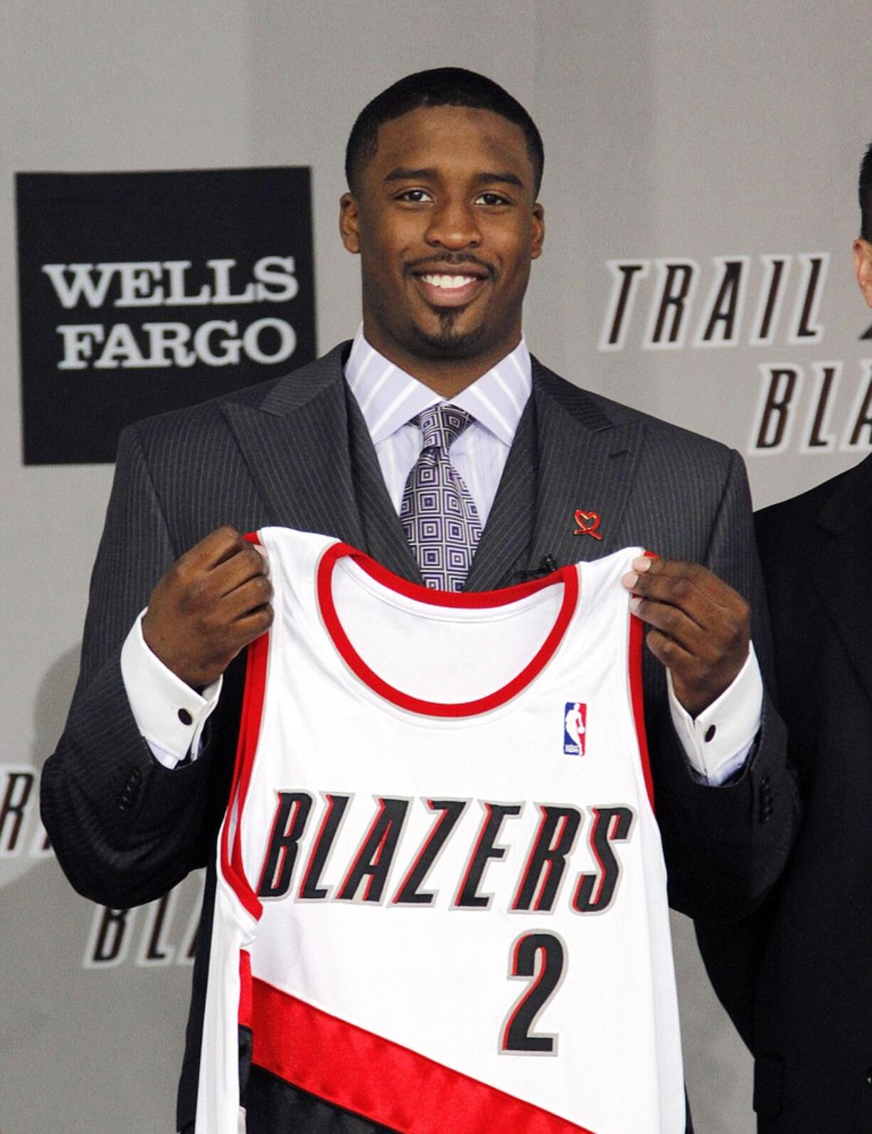 Wesley Matthews greeted his new fans on Friday with a solid performance in the Fan Fest scrimmage at the Rose Garden.