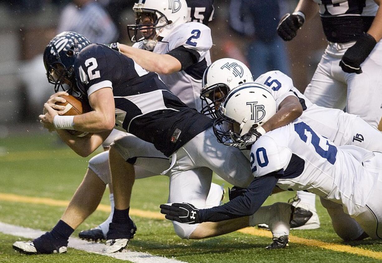 Skyview's Parker Henry (42) scores against Todd Beamer defenders at Kiggins Bowl.