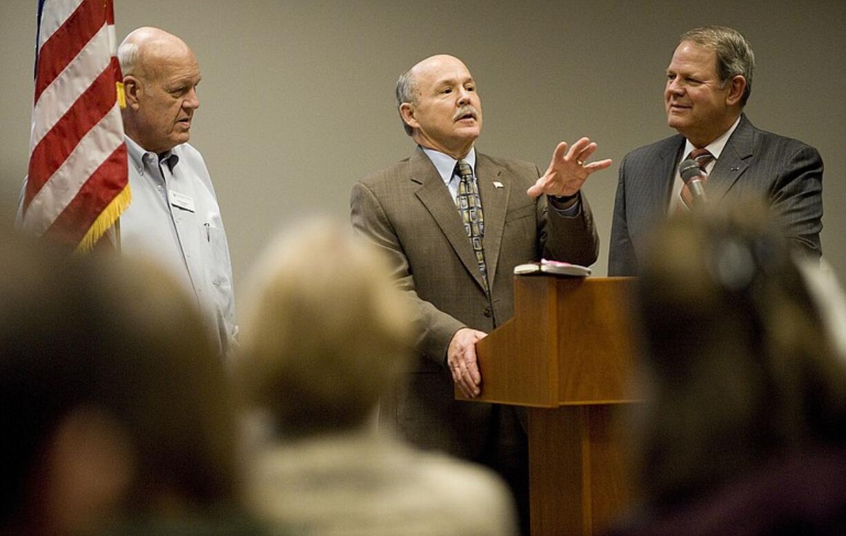 Mike Gregoire talks about his own experiences as a veteran, flanked by WSU Vancouver Chancellor Hal Dengerink, left, and John Lee, director of the Washington State Department of Veterans Affairs.