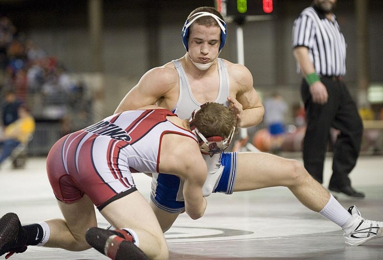 La Center's Chris Mayolo used an early takedown to gain the edge against Dalton Evanger from Orting to win a Class 1A state title.