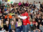 Ovie Mughelli, the Atlanta Falcons' Pro Bowl fullback, visited students at Frontier Middle School, who made a difference by collecting plastic bags for recycling.