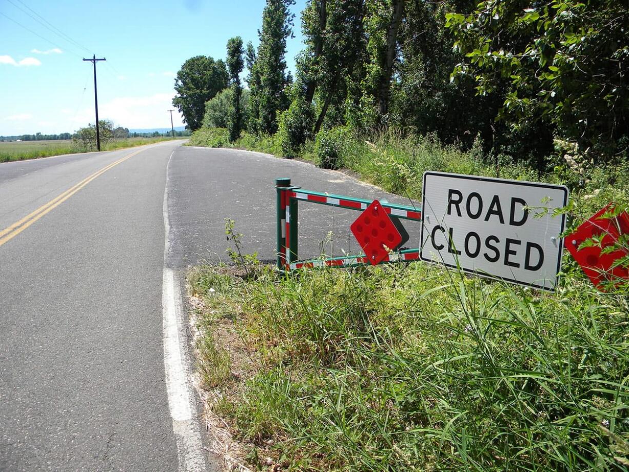 Scott Hewitt/The Columbian
The state Department of Transportation says Lower River Road remains open to traffic, and no one should close the gate.