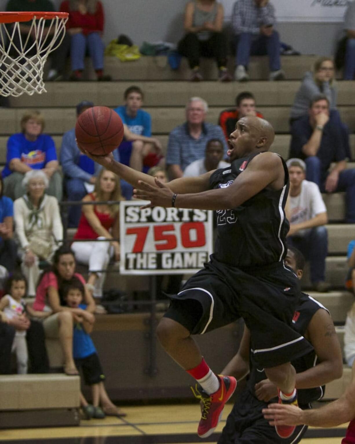 Vancouver Volcanoes guard Andre Murray shoots against the Portland Chinooks.