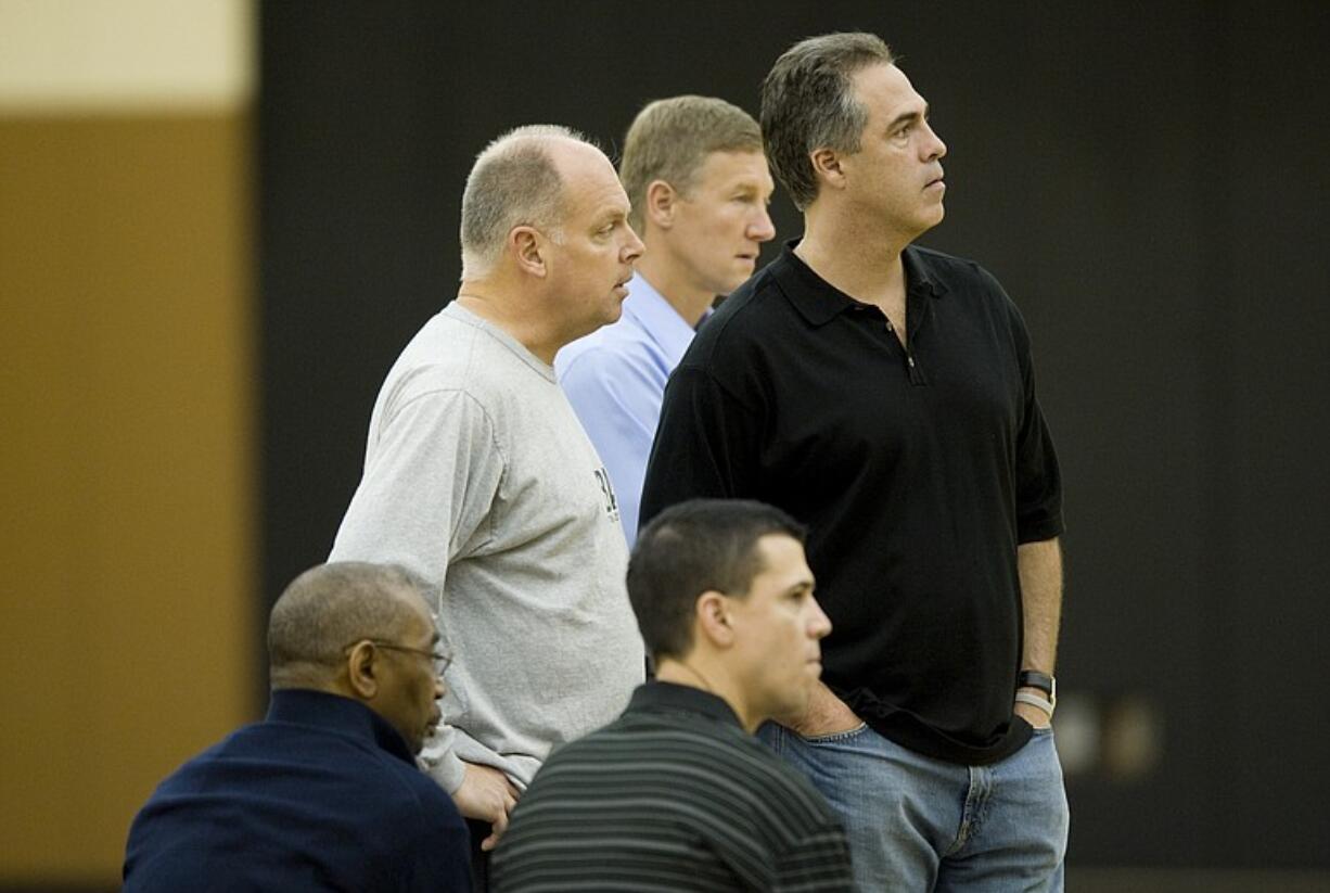 Blazers General Manager Kevin Pritchard, right.