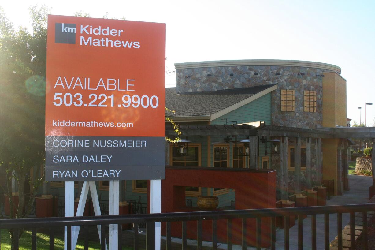 Visitors to On the Border are greeted by signs on doors telling of the Mexican restaurant's demise.