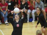 Camas High's Christina Elliott sets the ball in the second game of a 23-25, 27-25, 23-25, 25-13, 15-10 win for the Papermakers over Battle Ground.