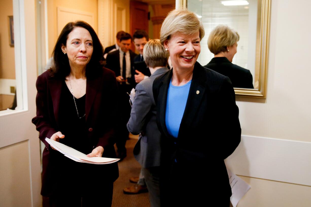 Sen. Maria Cantwell, D-Wash., left, and Sen.