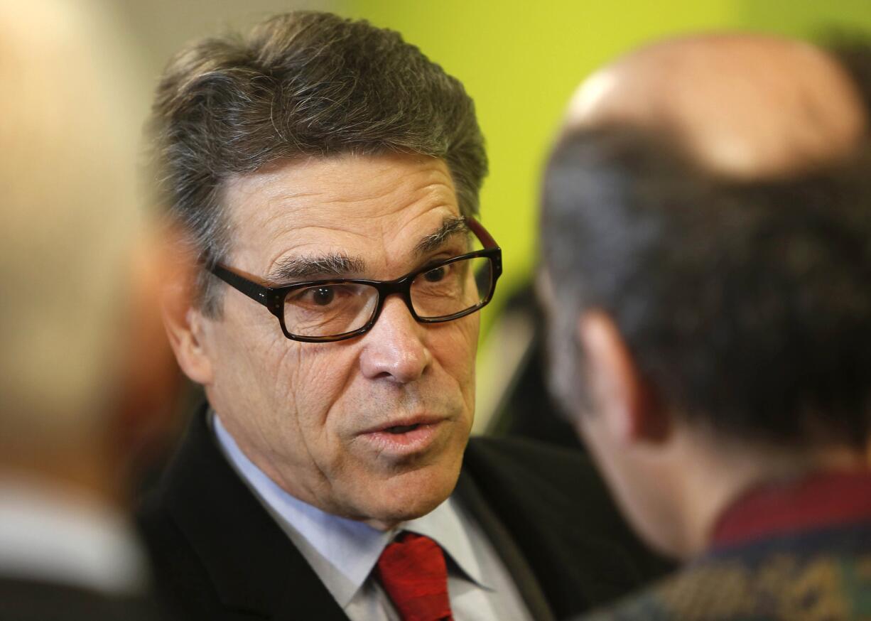 Former Texas Gov. Rick Perry talks to Paul Blackford before meeting with area business leaders Feb.