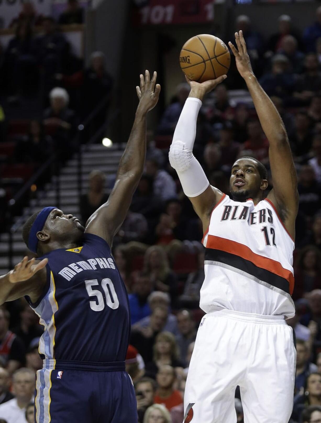 Portland's LaMarcus Aldridge, right, missed his only attempt from 3-point range against Memphis.