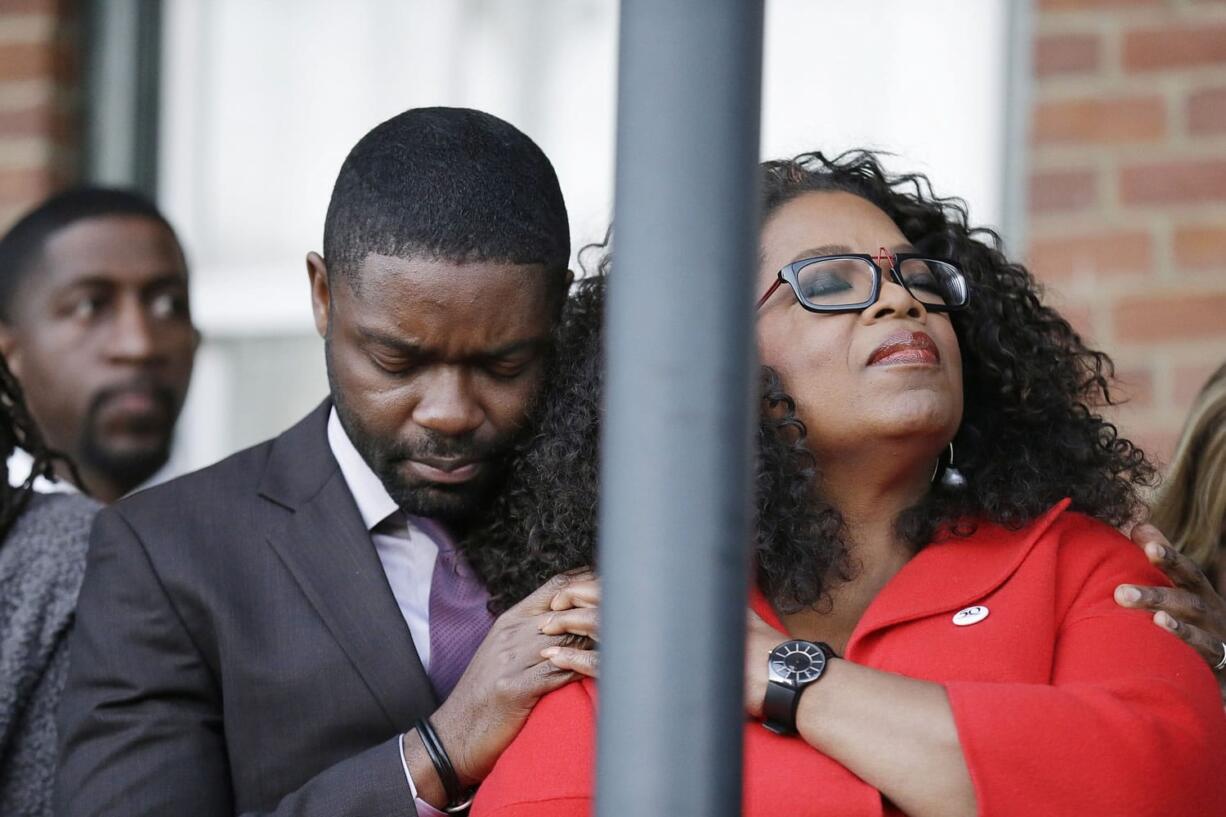 Oprah Winfrey locks arms with David Oyelowo, who portrays Martin Luther King Jr.