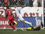 United States' Clint Dempsey, center, moves the ball past Panama goalie Jaime Penedo, right, to score during the first half of a friendly soccer match, Sunday, Feb. 8, 2015, in Carson, Calif. (AP Photo/Jae C.