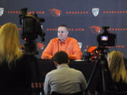 Oregon State head coach Gary Andersen, center, takes questions from the media while announcing his first signing class on national signing day Wednesday, Feb. 4, 2015, in Corvallis, Ore.