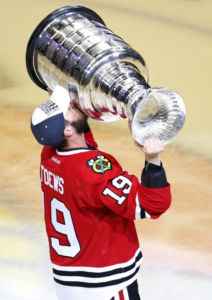 https://www.columbian.com/wp-content/uploads/2015/08/Stanley_Cup_Blackhawks-723x1024.jpg