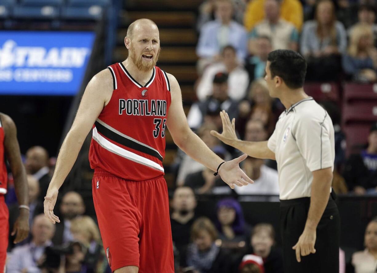 Chris Kaman, left, questions official Zach Zarba, after he was called for a defensive 3-second violation Friday.