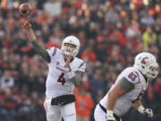 Washington State quarterback Luke Falk (4) was the Pac-12 offensive player of the week after throwing for 471 yards and five TDs.