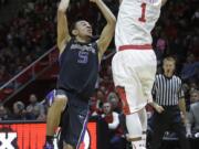 Washington guard Nigel Williams-Goss (5) shoots as Utah guard Isaiah Wright (1) defends in the first half Sunday, Jan. 25, 2015, in Salt Lake City.