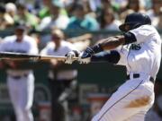 Seattle Mariners Austin Jackson hits a three-run double in the second inning Sunday against the Chicago White Sox. (AP Photo/Ted S.