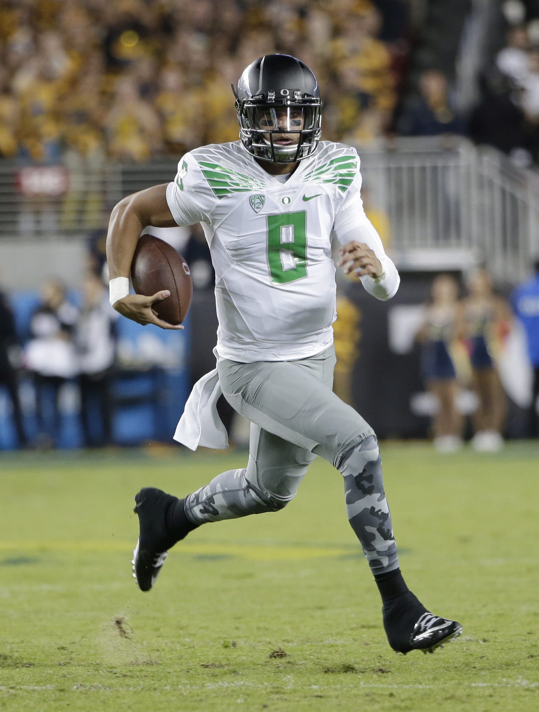 Oregon quarterback Marcus Mariota runs against California during the first half of an NCAA college football game Friday, Oct. 24, 2014, in Santa Clara, Calif.