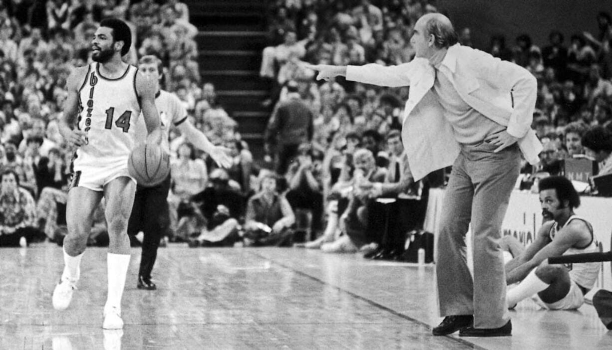 Lionel Hollins (14) relays instructions to teammates from coach Jack Ramsay during the Blazers' championship playoff run in 1977.