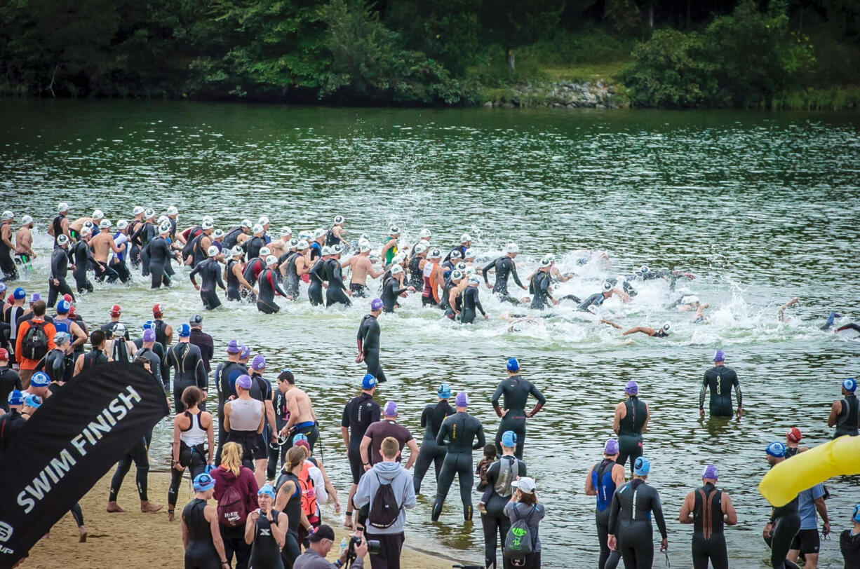 Virginia Triathlon Series
The Giant Acorn Sprint Triathlon at Lake Anna State Park in Spotsylvania, Va., consists of a 750-meter swim, a 16-mile bicycle ride and a 5K run.