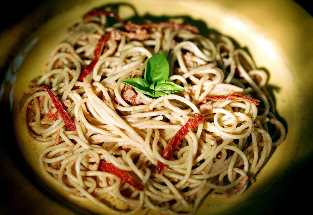 Spaghetti With Creamy Sundried Tomato Sauce can use tomatoes that are oven-dried if you haven't got the climate to sun tomatoes.