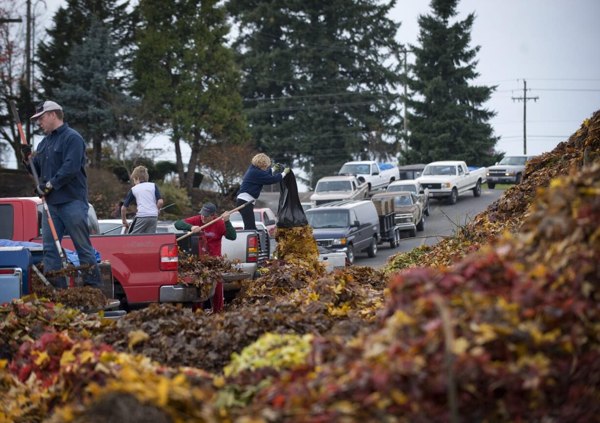 People line up to take advantage of an opportunity to dump leaves for free with a coupon offered from the city of Vancouver and Clark County at H& H Wood Recyclers in 2011.