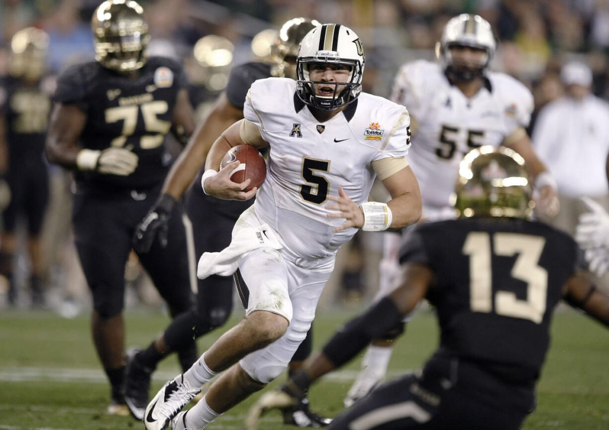 Central Florida quarterback Blake Bortles (5) dashes for a rushing touchdown as Baylor safety Terrell Burt (13) defends during the second half of the Fiesta Bowl NCAA college football game, Wednesday, Jan. 1, 2014, in Glendale, Ariz.