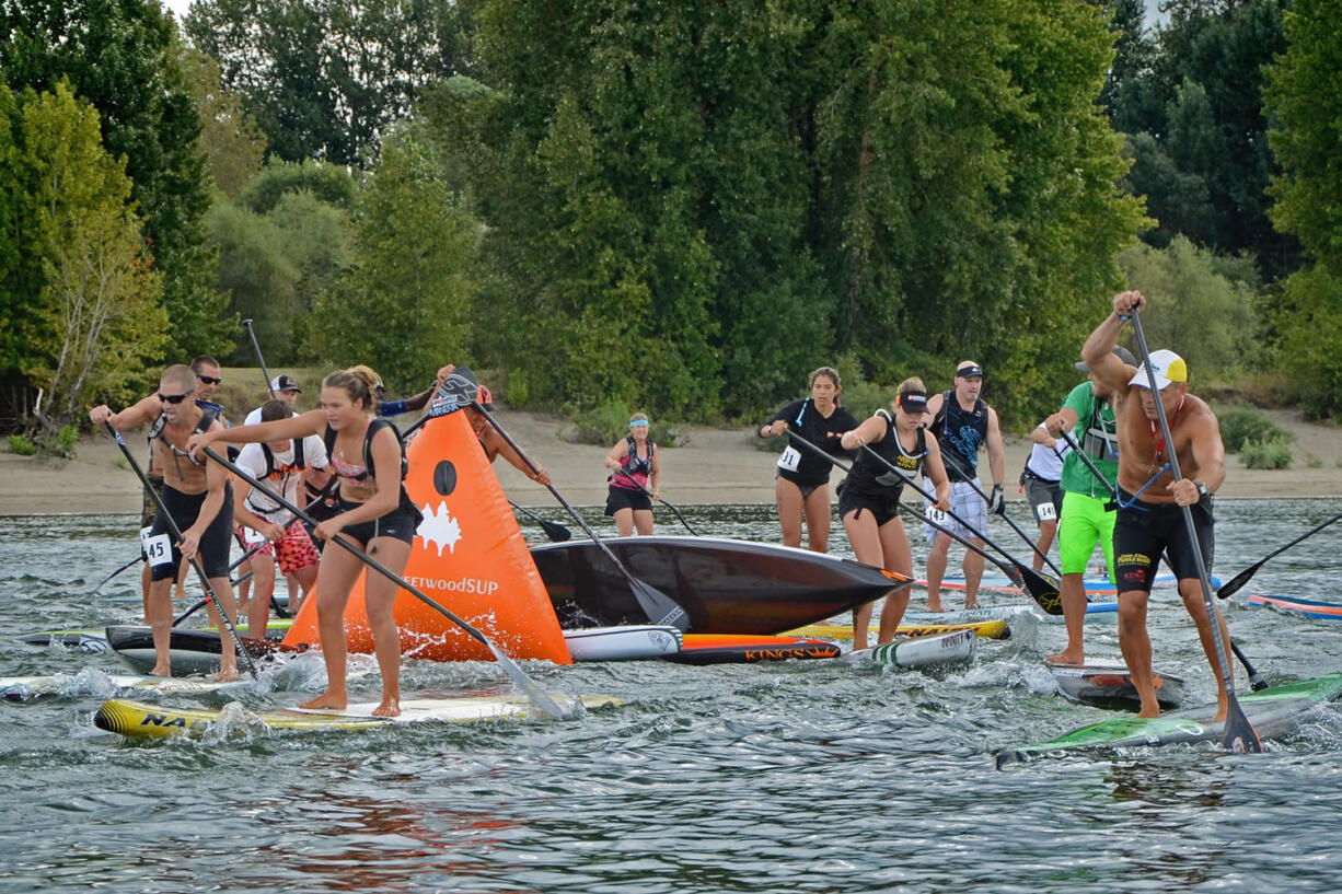 The start and turn 1 of the 8 mile race. Fiona Wylde, front, was the top female finisher.