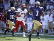 Washington linebacker Shaq Thompson (7) runs for a 57-yard touchdown against Eastern Washington in the first half of an NCAA football game Saturday, Sept. 6, 2014, in Seattle.