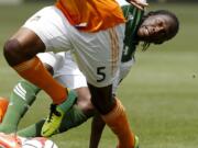 Portland Timbers midfielder Diego Chara tries to reach for the ball around Houston Dynamo defender Warren Creavalle (5) during an MLS soccer match, Sunday in Houston. Dynamo and Portland tied 1-1. (AP Photo/Houston Chronicle, Thomas B.