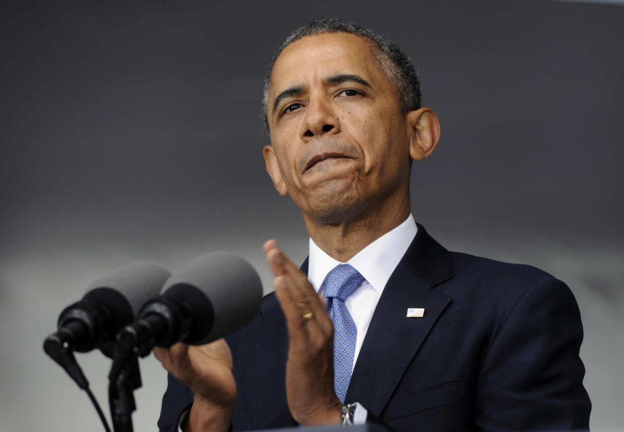 President Barack Obama applauds those who serve in Iraq and Afghanistan as he deliverers the commencement address to the U.S.