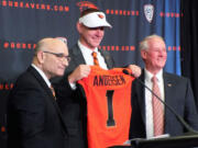 Oregon State new football coach, Gary Andersen, center, poses with Oregon State athletic director, Bob De Carolis, left, and Oregon State University president, Edward Ray, at a news conference in Corvallis, Oregon, on Friday.