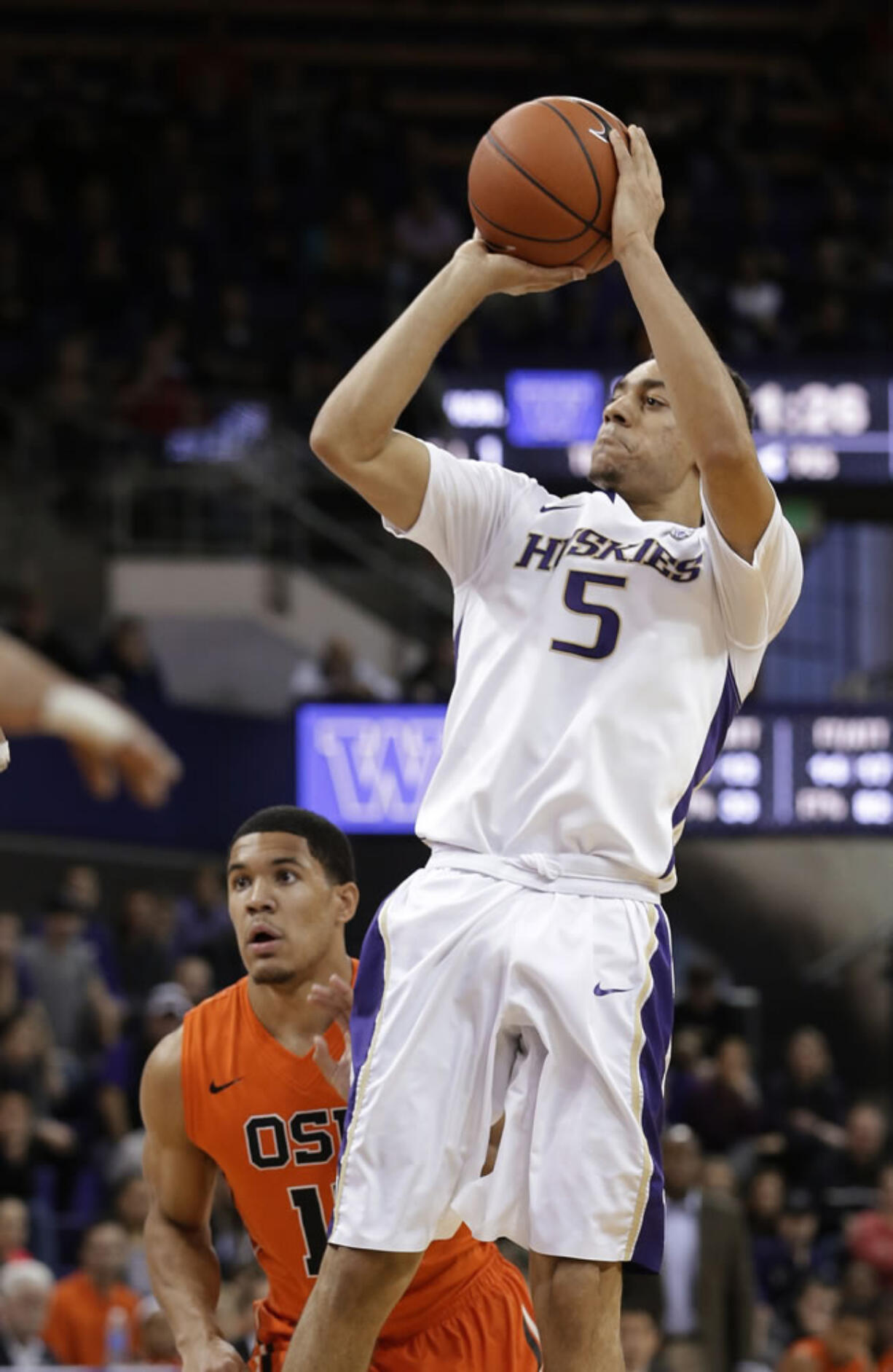 Washington's Nigel Williams-Goss shoots against Oregon State during the second half Saturday. Williams-Goss scored a career-high 32 points as Washington won 87-81.