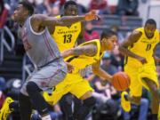 Oregon guard Joseph Young (3) pushes the ball up-court around Washington State forward D.J. Shelton (23) after grabbing a rebound Sunday in Pullman.