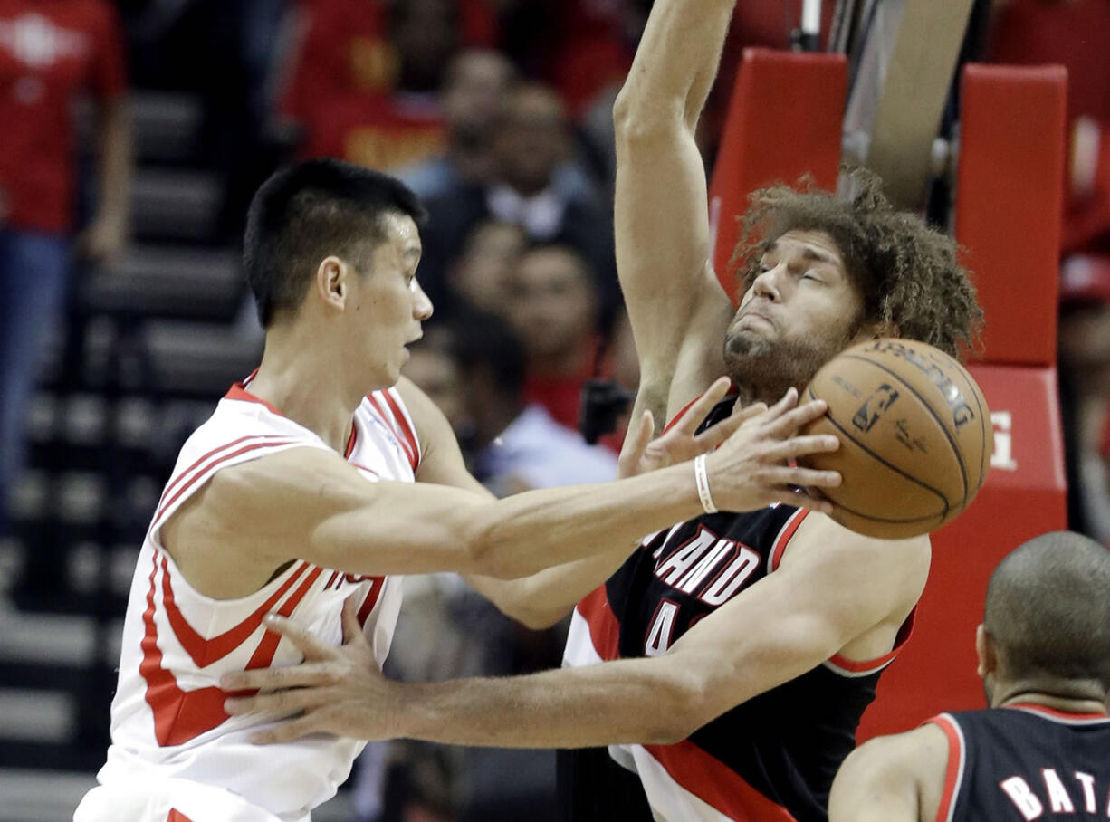 Houston Rockets' Jeremy Lin, left, tries to pass the ball around Robin Lopez in the first half Wednesday.