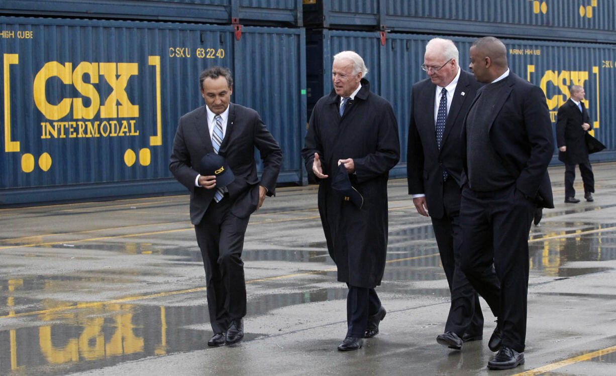 Oscar Munoz, then-chief operating officer and executive vice president of CSX Corporation, from left, Vice President Joe Biden, Wilby Whitt, CSX Intermodal Terminals Inc. president, and Secretary of Transportation Anthony Foxx tour the CSX facility in North Baltimore, Ohio. Munoz, the new CEO of United Airlines faces a daunting list of problems he must fix, including late flights and technology that too often suffers embarrassing outages. (Amy E.