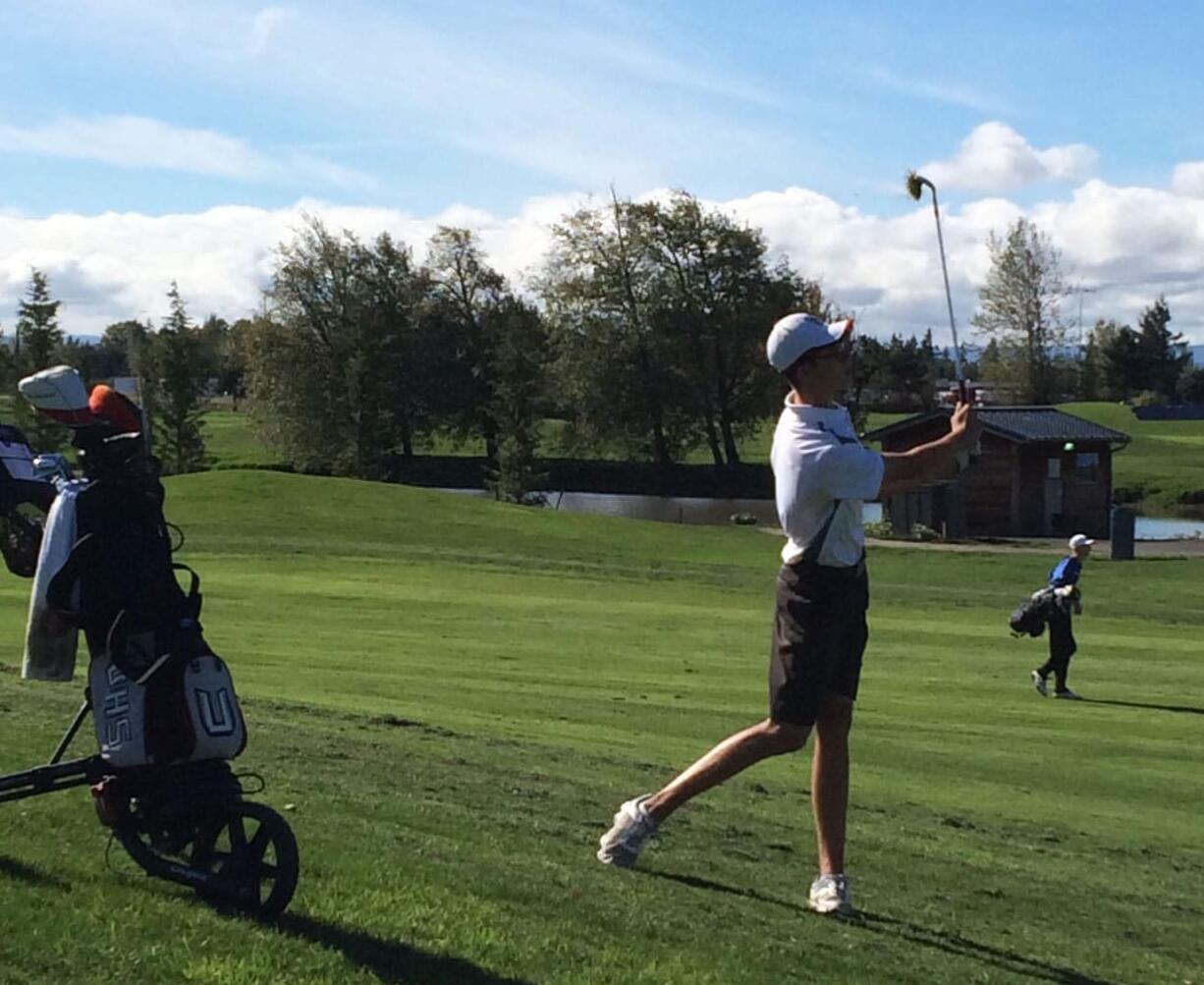 Union junior Ben Gruher hits a shot during the final round of the Class 4A District 4 boys golf championships Tuesday at Tri-Mountain Golf Course.