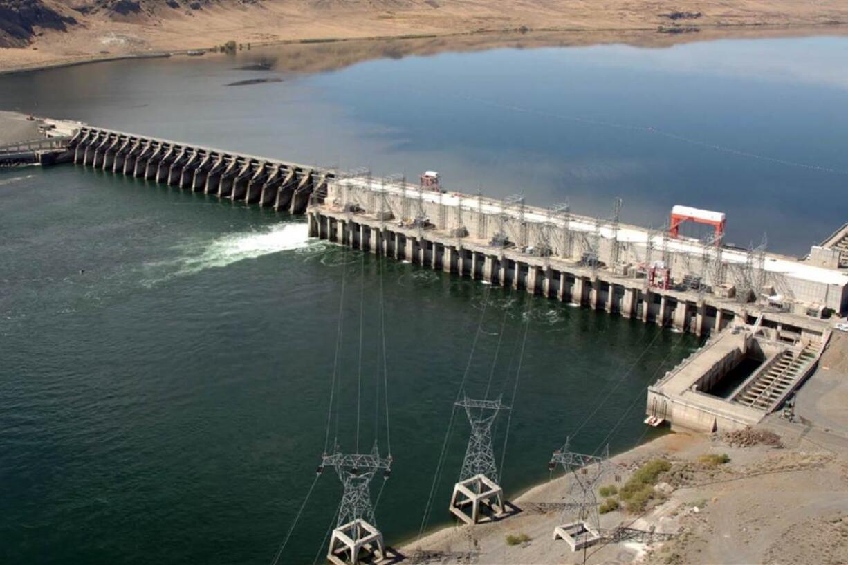 An equipment malfunction at Priest Rapids Dam in Washington injured 6 people.