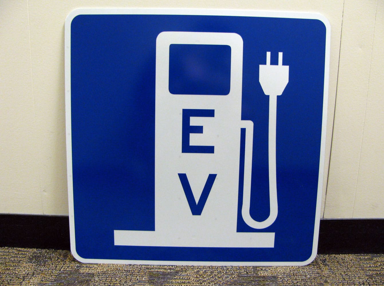 Electric vehicle charging station symbol.