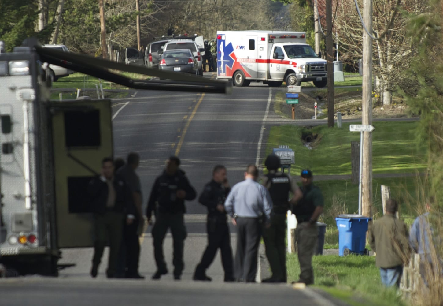 Law enforcement surrounds a Ridgefield home Friday afternoon looking for Derral Kenneth &quot;Kenny&quot; Mosby, a wanted fugitive who was shot during the standoff.