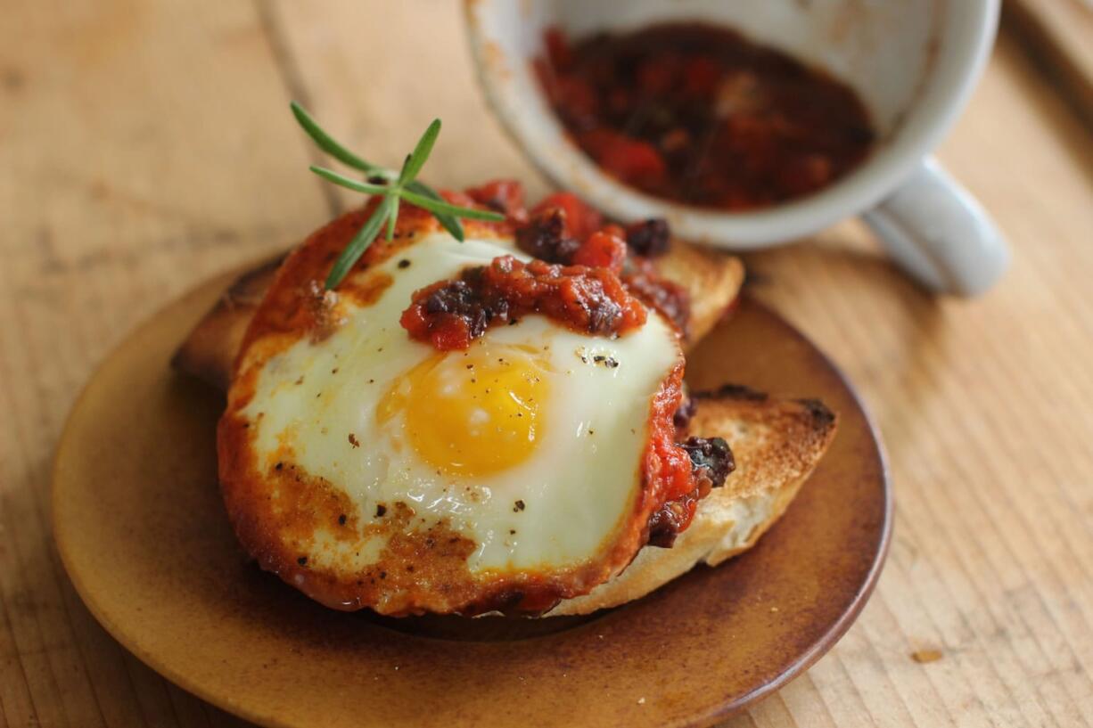 Baked Eggs in Sweet Pepper Sauce (Matthew Mead/Associated Press)