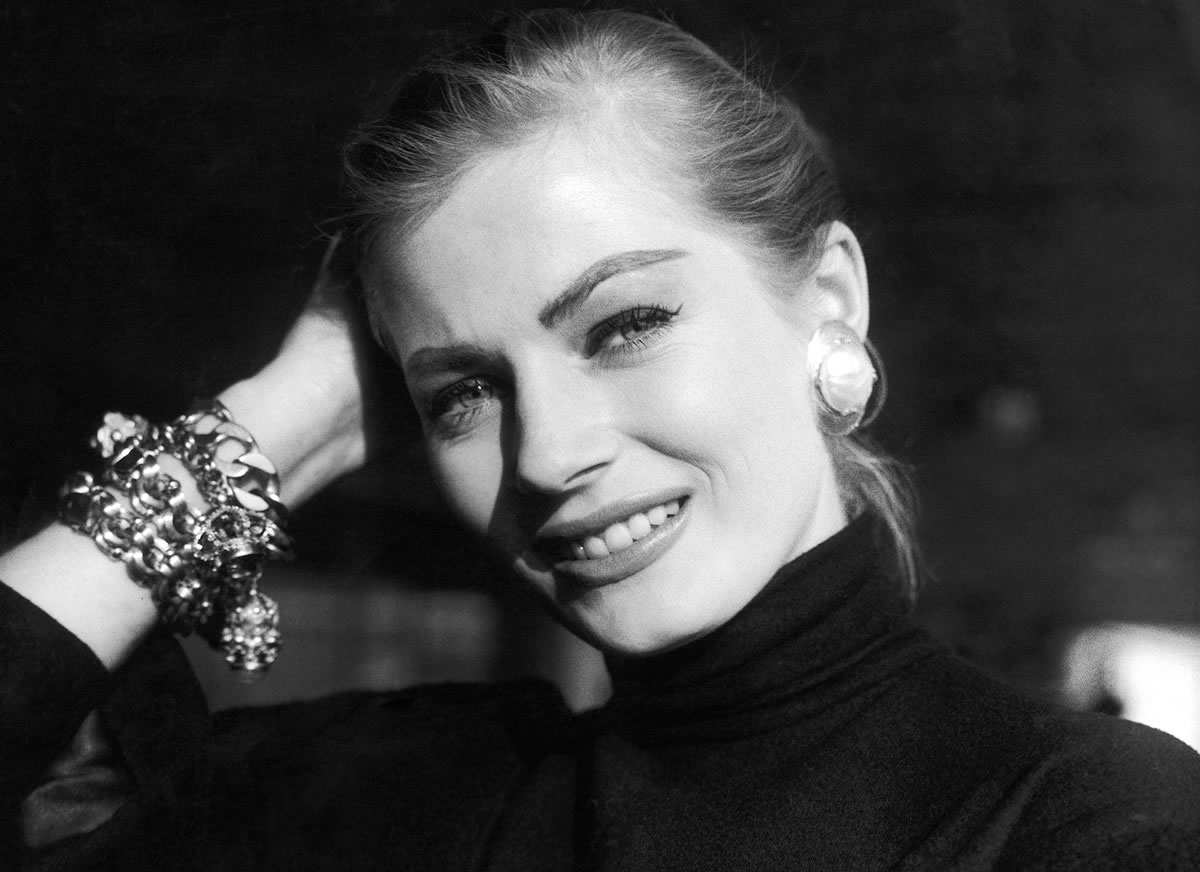 Throwback Thursday: In 1956, Miss Sweden Anita Ekberg Dazzled at the Golden  Globes