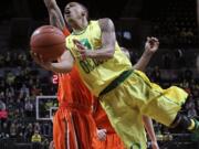 Oregon's Joseph Young shoots around Oregon State's Gary Payton II during the second half in Eugene, Ore., Saturday, Jan. 3, 2015.