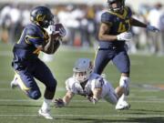 California&#039;s Damariay Drew, left, intercepts a pass intended for Washington State&#039;s Tyler Baker (26) during the second half of an NCAA college football game Saturday, Oct. 3, 2015, in Berkeley, Calif. California won the game 34-28. At right is California&#039;s Hardy Nickerson.