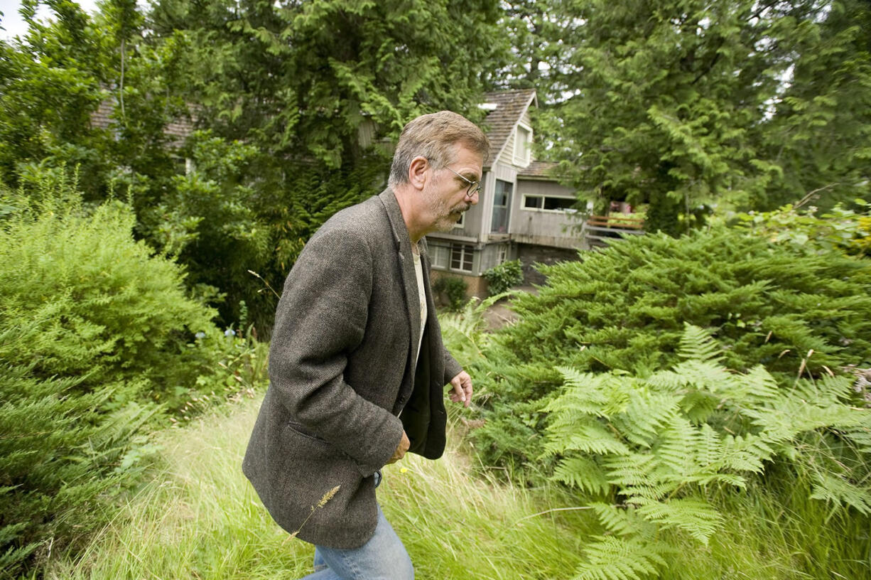 Kelly Punteney tours the Weber Arboretum in July 2011.